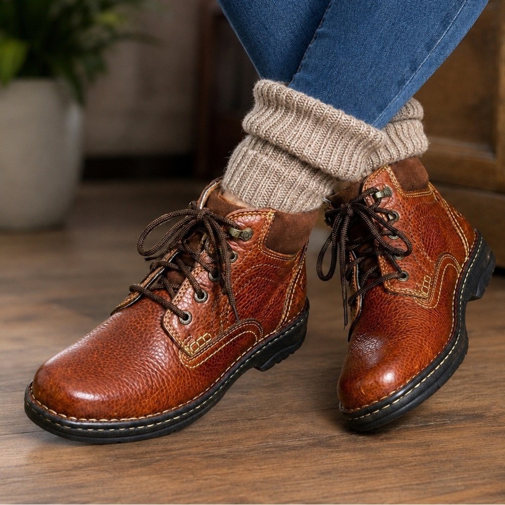 Ariat 20911 Brown Leather Lace Up Ankle Work Boots Womens 9B Round Toe Lug Sole